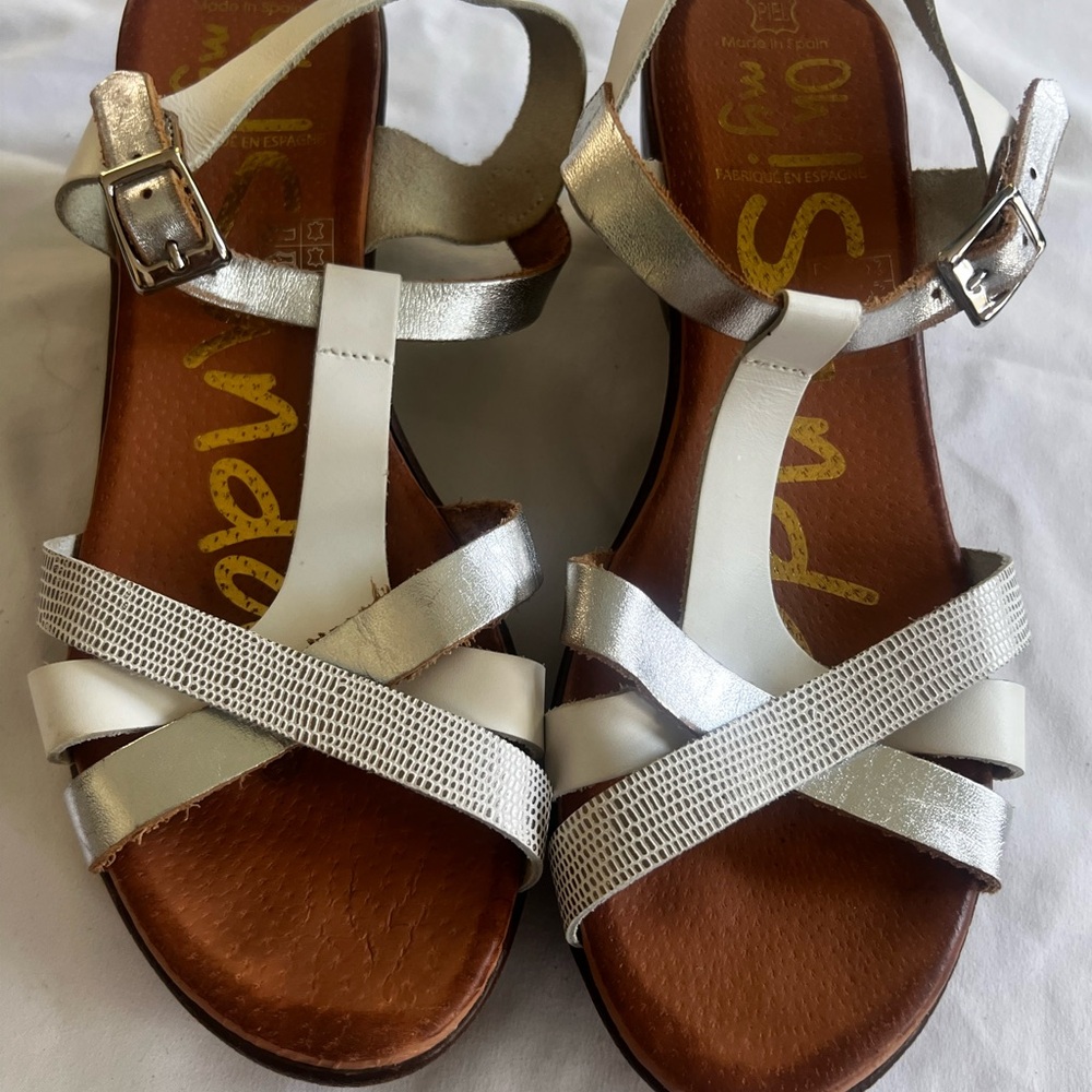 Sam Edelman Silver and White Sandals with Crisscross Straps